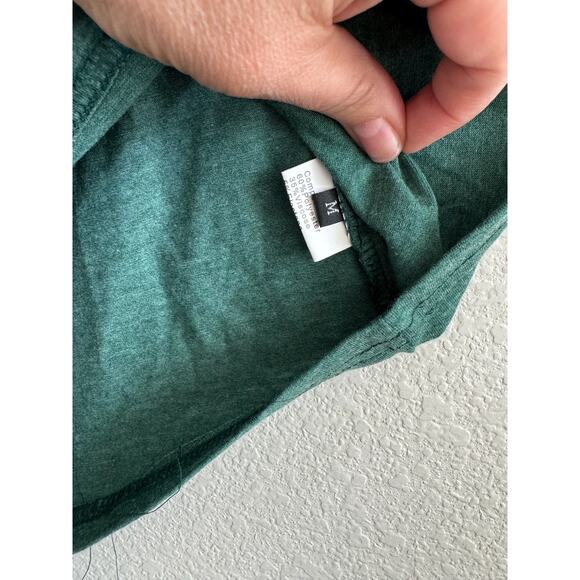 NWOT Women's Short Sleeve Round Neck T-Shirt Button Decal on Back Medium - Picture 12 of 12